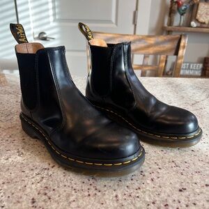 Dr. Martens 2976 SMOOTH LEATHER SLIP RESISTANT Chelsea Boots Sizes 6 M/7 W US